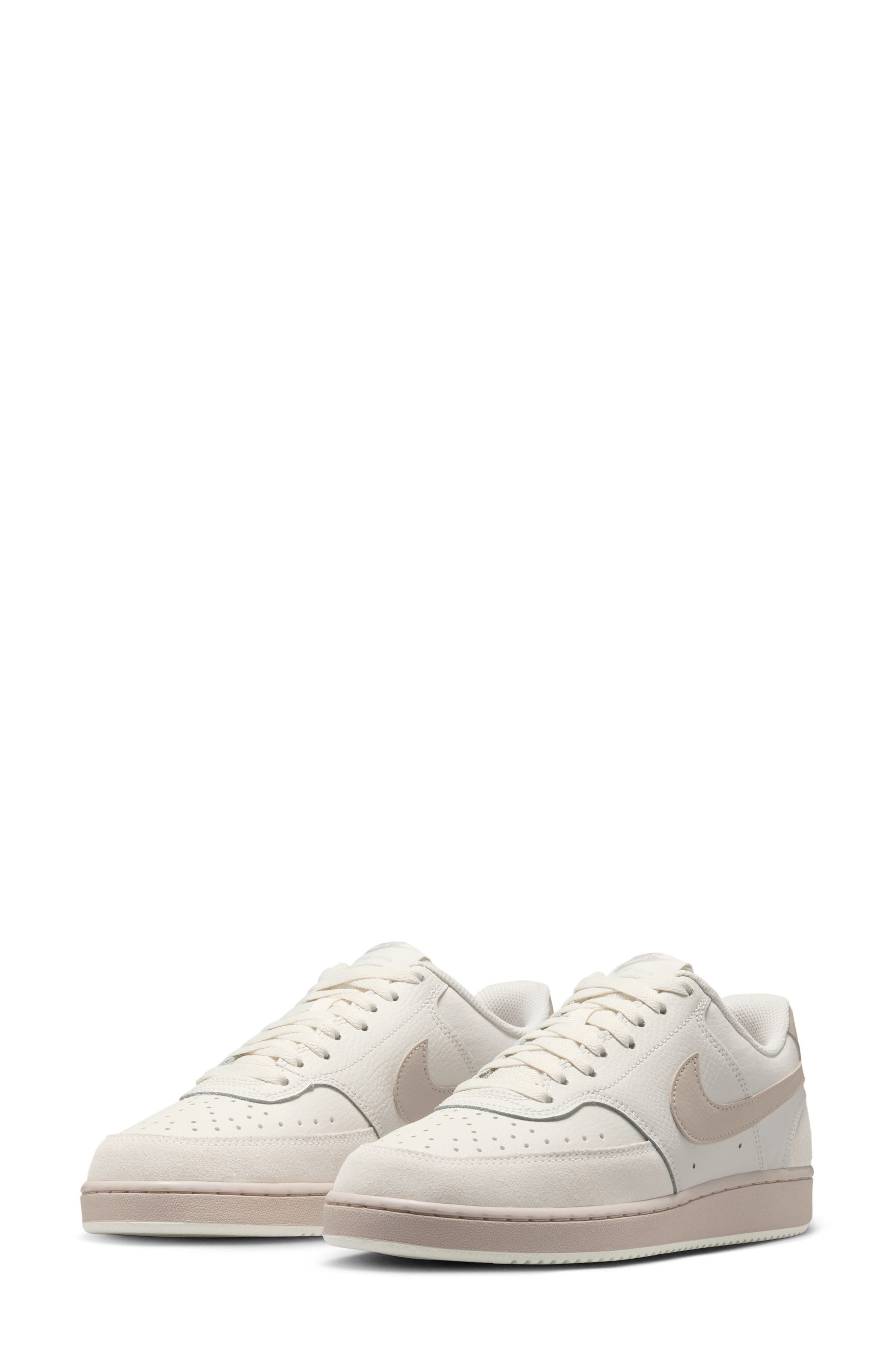 Court Vision Low Sneaker