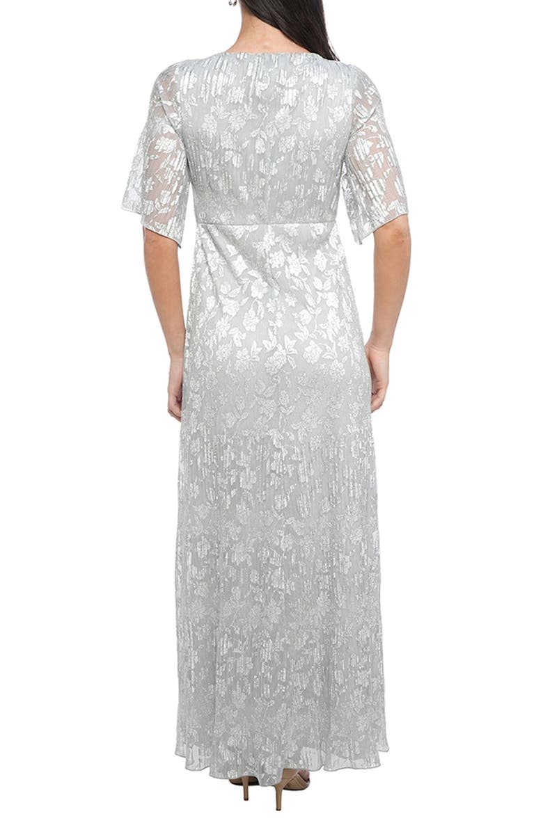 Oleg Cassini Metallic Flower Plissé Gown, Alternate, color, Silver