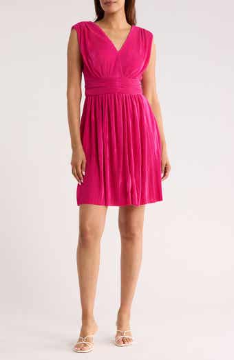 Vince Camuto V-Neck Sleeveless Plissé Dress