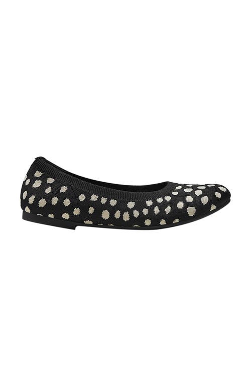 Vivaia Round-toe Flats In Black