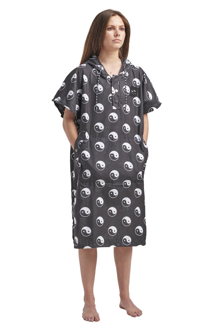 Sun Moon Quick Drying Changing Poncho, Alternate, color, BLACK/ WHITE