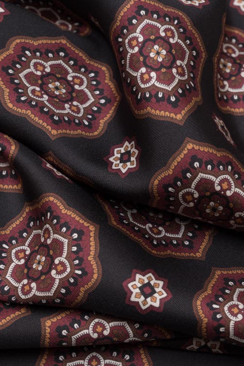 Elizabetta Jove In Black And Burgundy