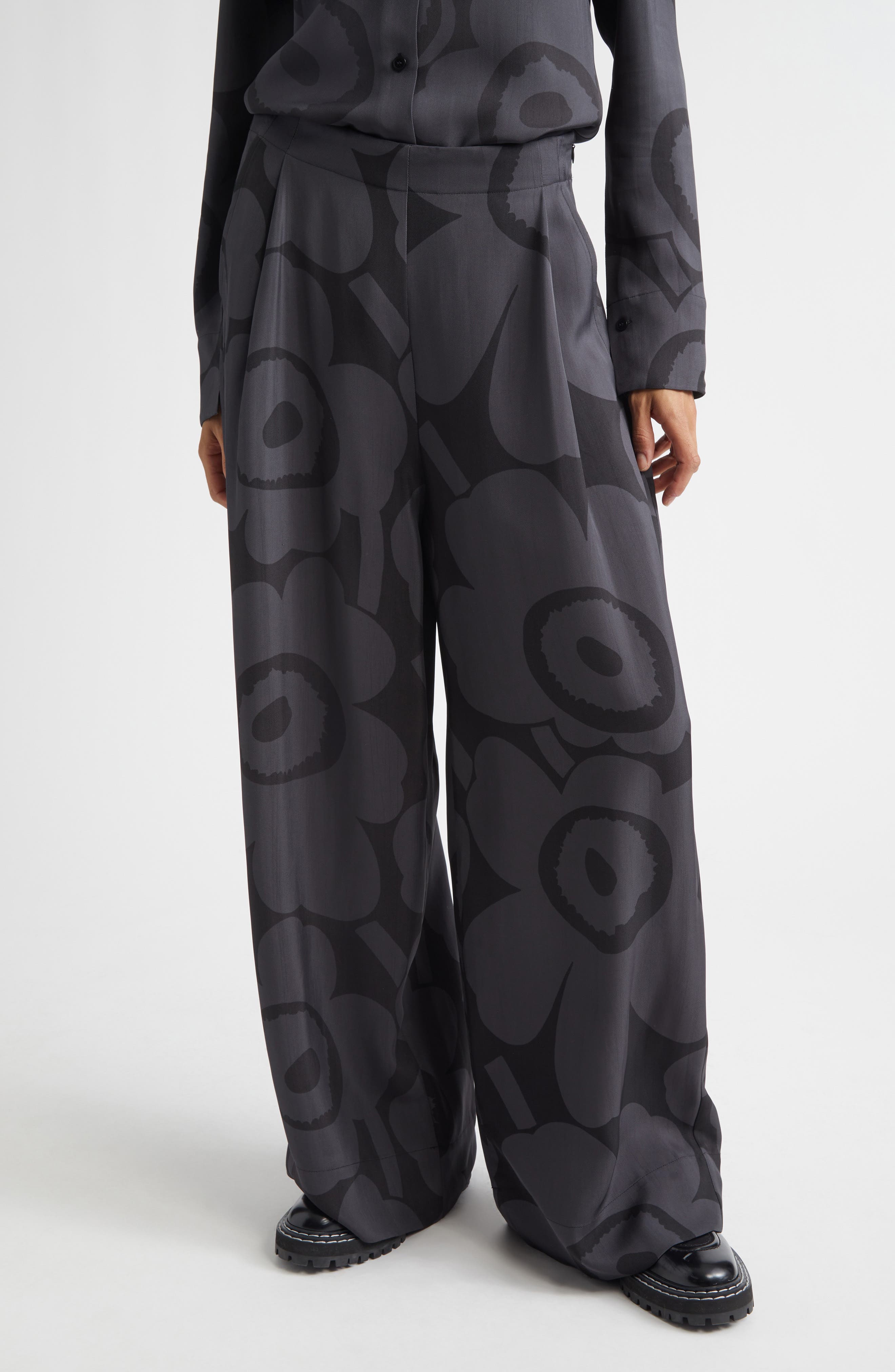 selected BLACK/ DARK GREY
