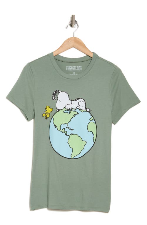 Shop Vinyl Icons X Peanuts World Graphic T-shirt In Green Bay