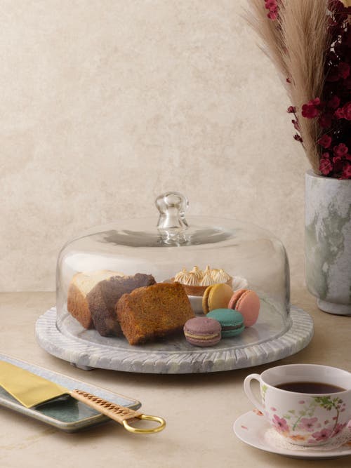 Gauri Kohli Blinq Green Onyx Serving Board With Cloche In Green