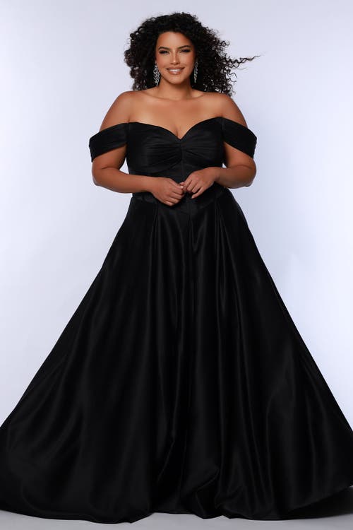 Sydney's Closet Sweetheart Neckline Off The Shoulder Plus Size A-line Gown In Onyx