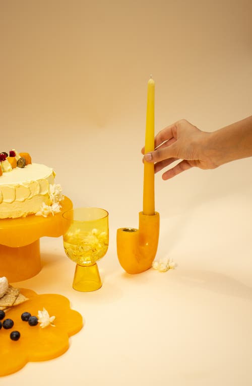 Shop Casa Amarosa Modern U-shape Resin Candle Holder