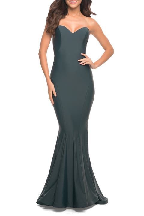 Chic Jersey Gown with Sweetheart Neckline