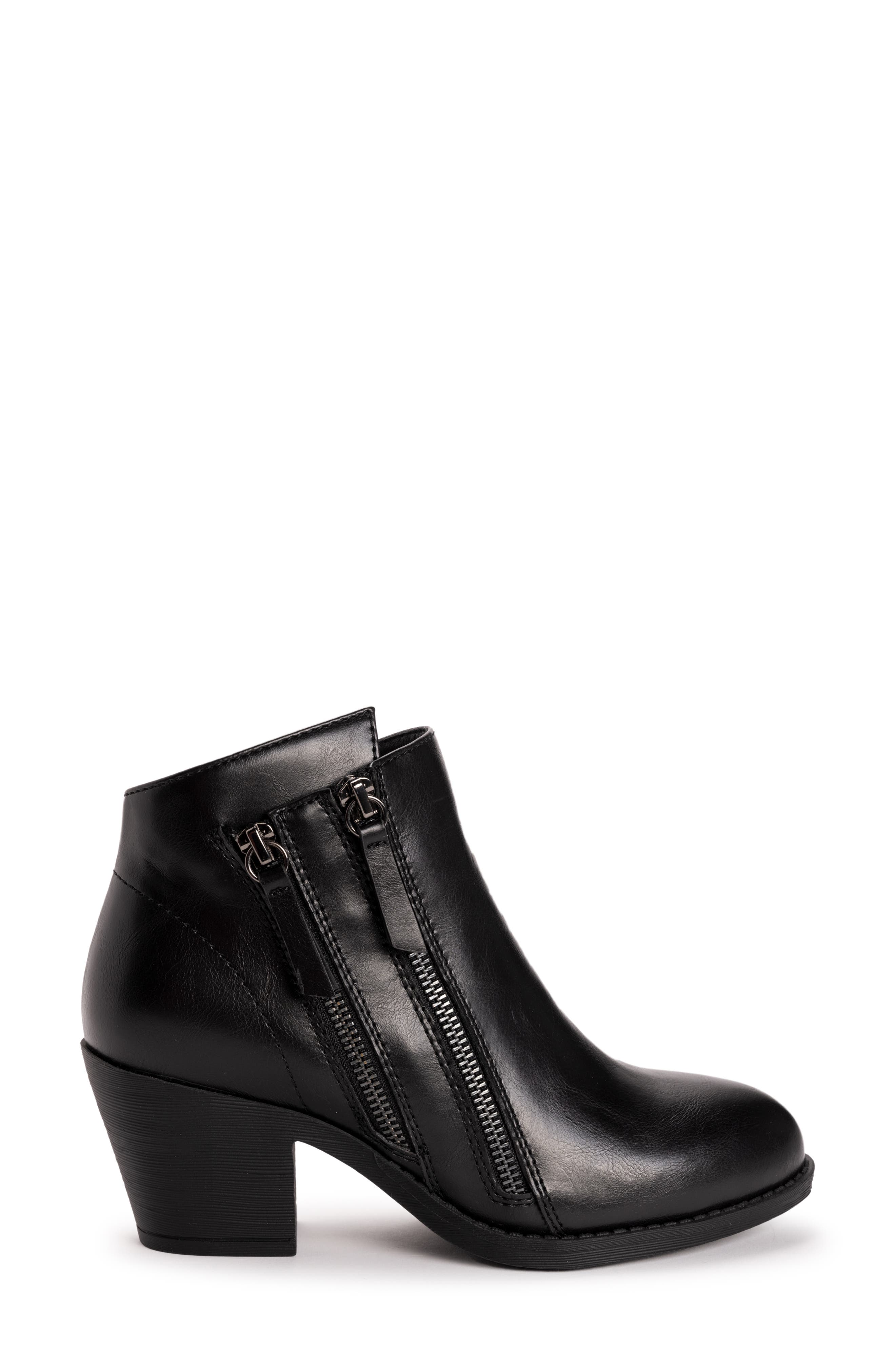 MUK LUKS Yellowstone Yardley Bootie, Alternate, color, Black