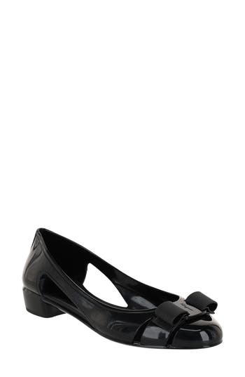 Ferragamo Vara Bow Cutout Flat In Black