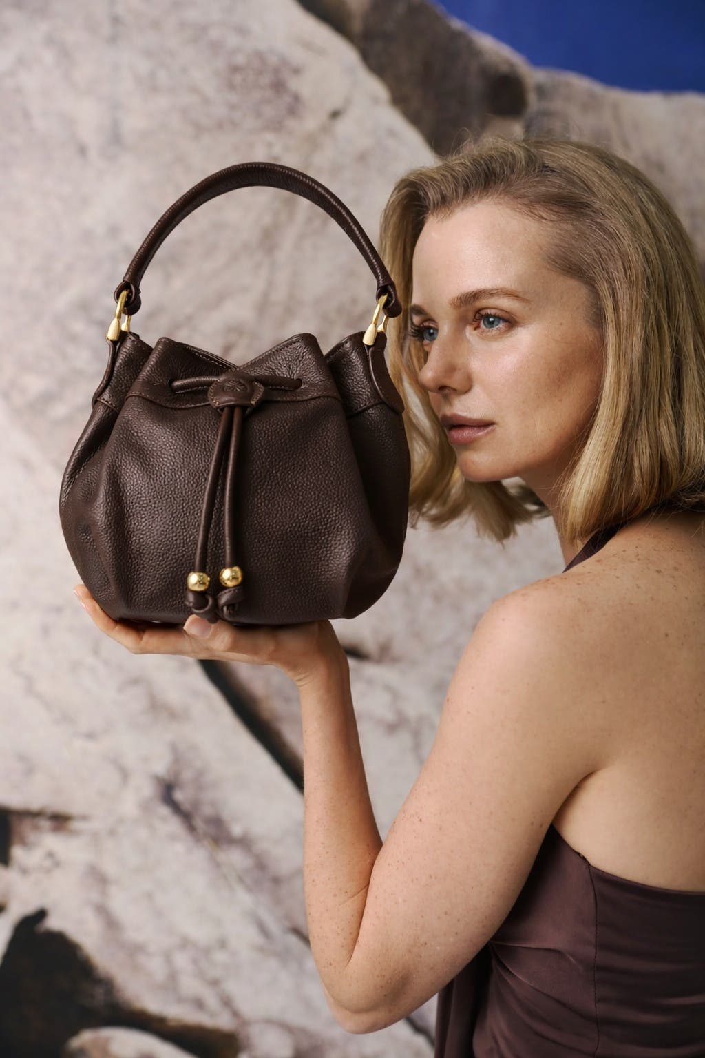 ROSZUAR Sienne Luxury Bucket Handbag, Alternate, color, Chocolate