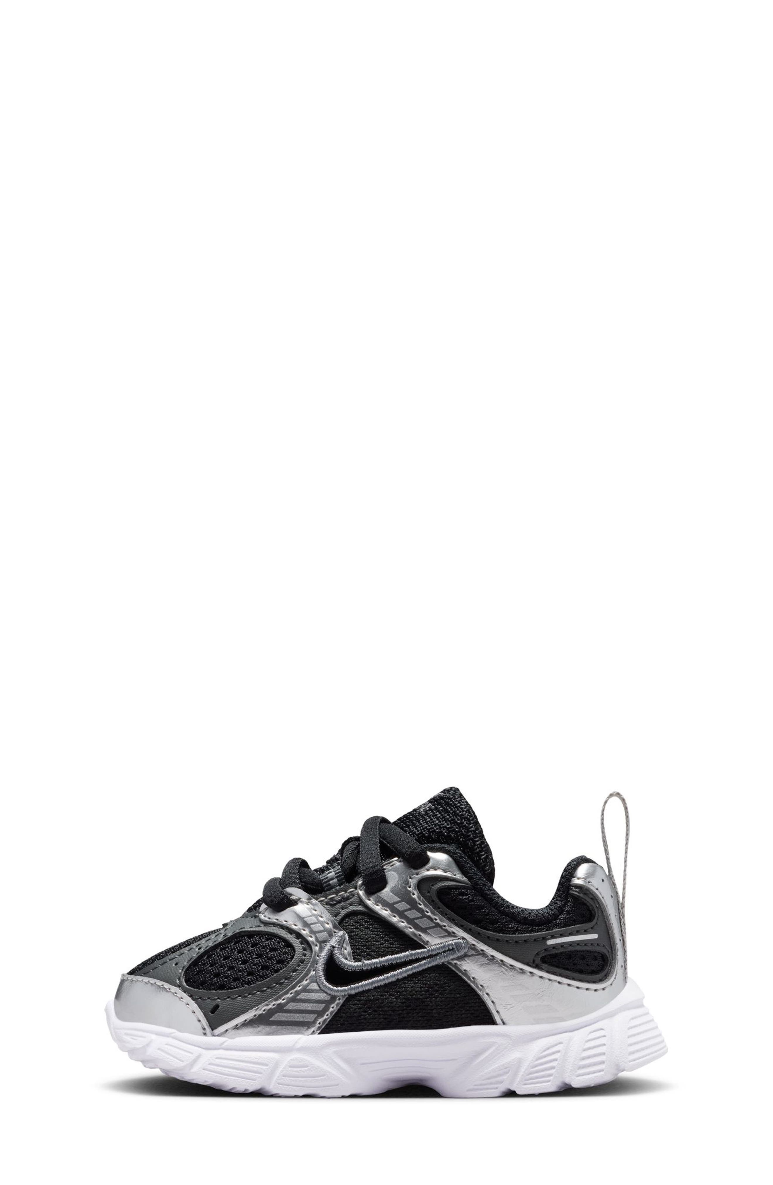 Nike Kids' V5 RNR Sneaker, Alternate, color, Black/ Black