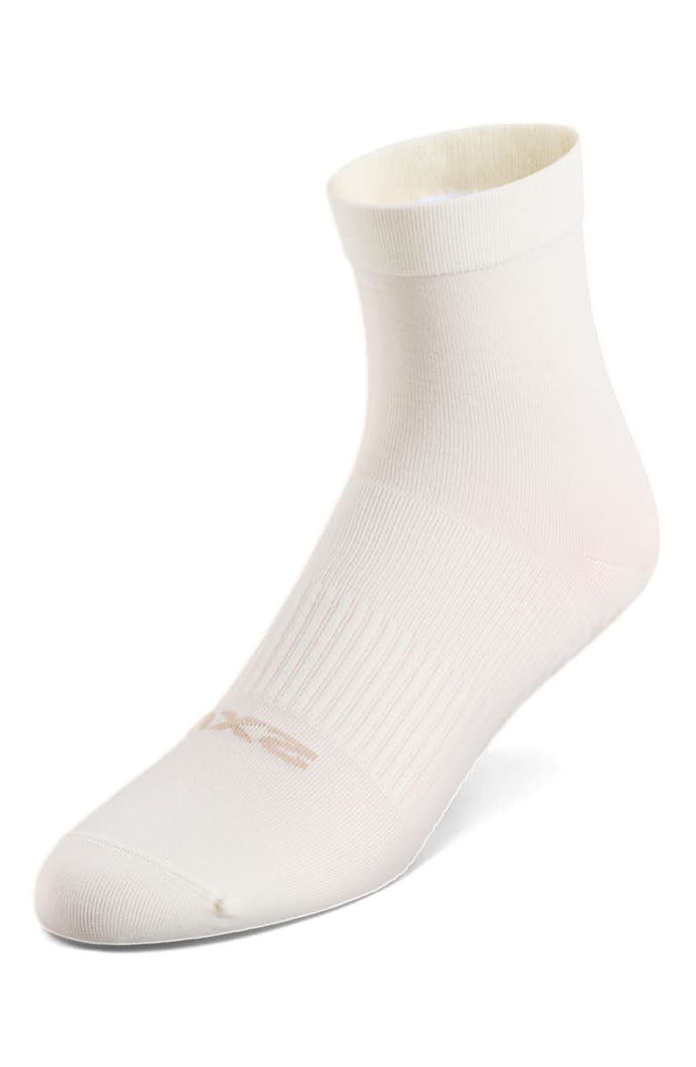 2XU Performance Crew Grip Socks, Main, color, Chalk/White