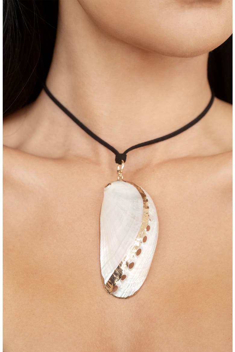 Shell Pendant Faux Suede Cord Necklace, Alternate, color, BLACK/ IVORY