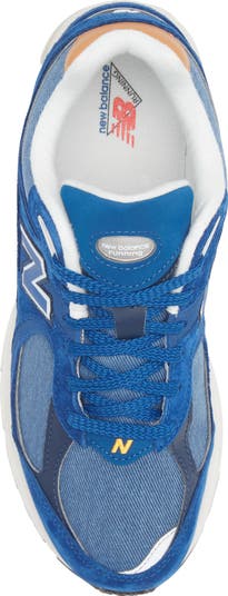 2002R Sneaker