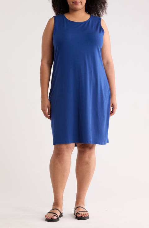 V-Neck Shift Dress (Plus)