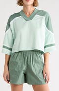 New Balance Oversize Crop Jersey Mesh V-Neck T-Shirt