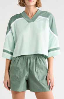 New Balance Oversize Crop Jersey Mesh V-Neck T-Shirt