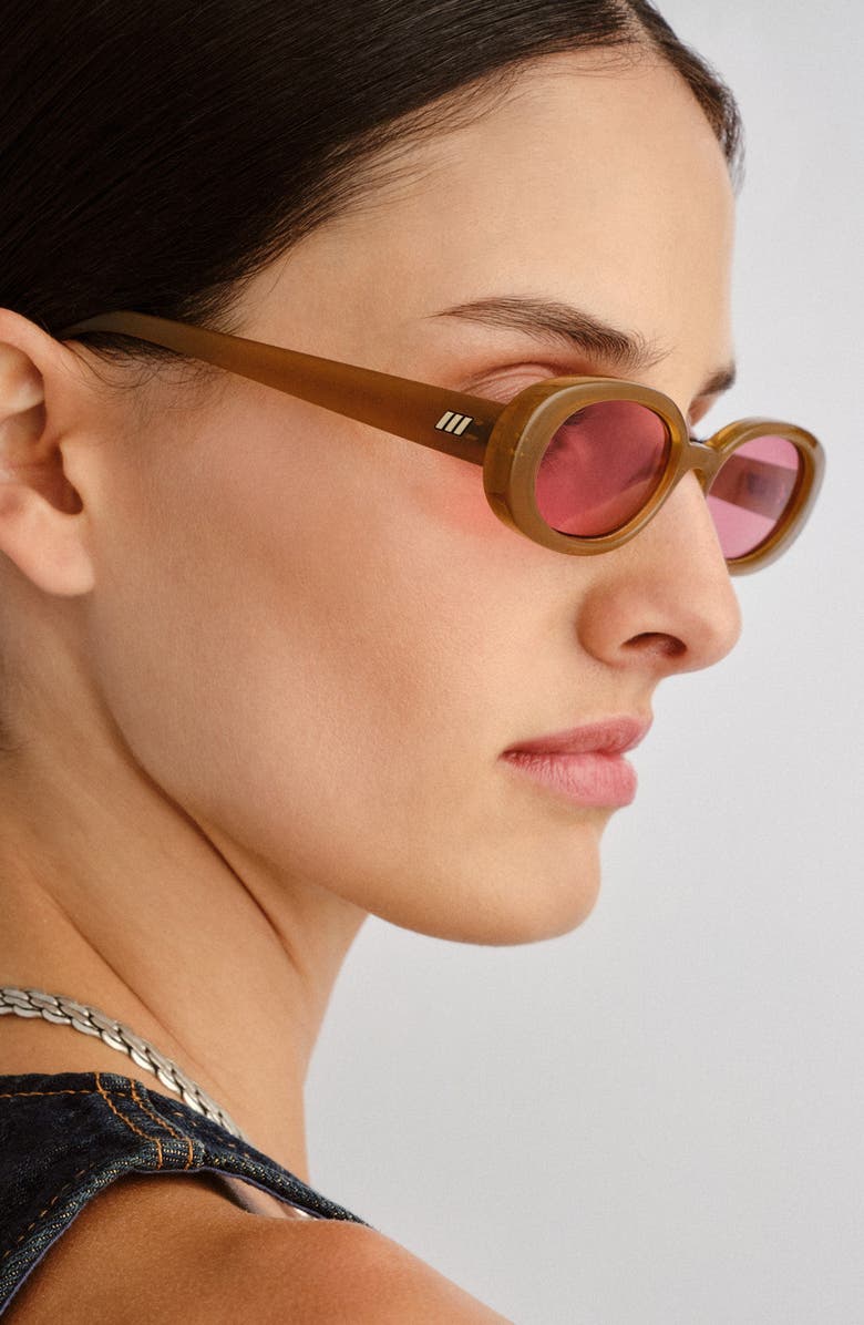 Le Specs Outta Love 51mm Oval Sunglasses, Alternate, color, Toffee / Crimson Tint