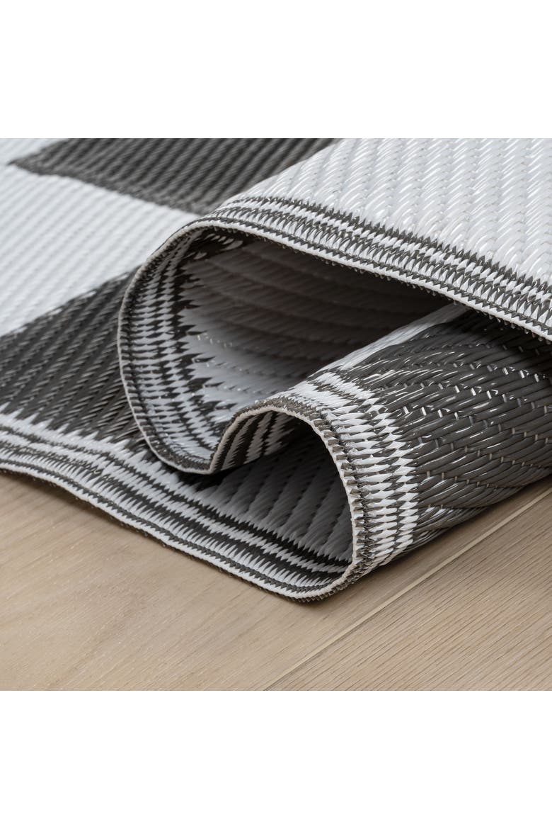Bishop Geometric Checker Foldable Waterproof Reversible Plastic Straw Outdoor Rug, Alternate, color, Gray/White