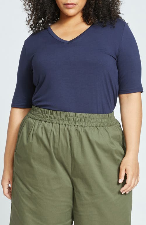 Universal Standard Lily Liquid Jersey V-Neck T-Shirt in Midnight 