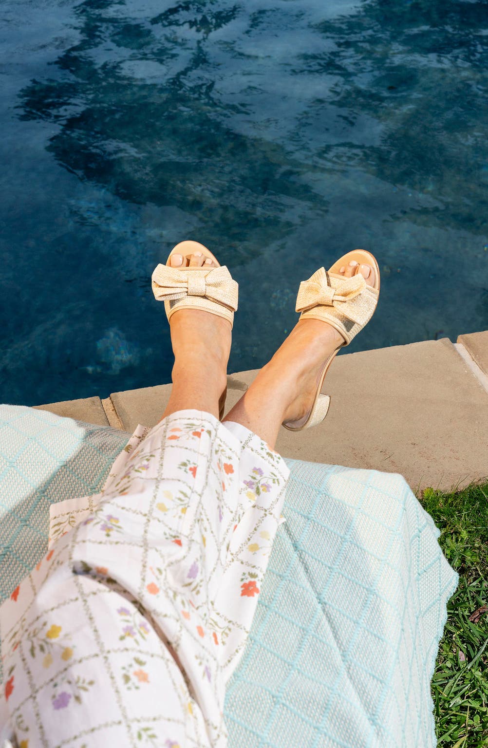 patricia green Raffia Bow Block Heel Slide Sandal, Alternate, color, 