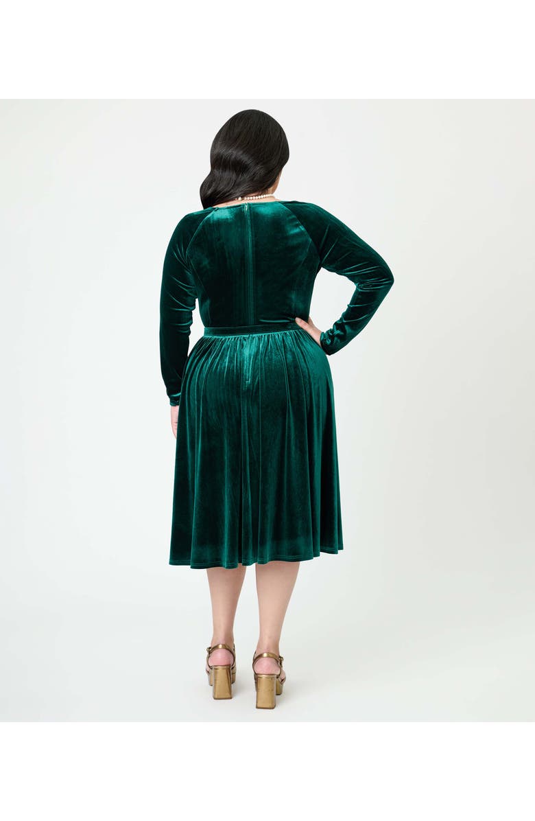 Unique Vintage Plus Size Long Sleeve Sweetheart Velvet Swing Dress, Alternate, color, Emerald