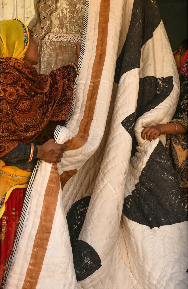 CQC LA PLENTIFUL Quilt Bedding Set With 2 Shams, Alternate, color, White, Orange, Grey