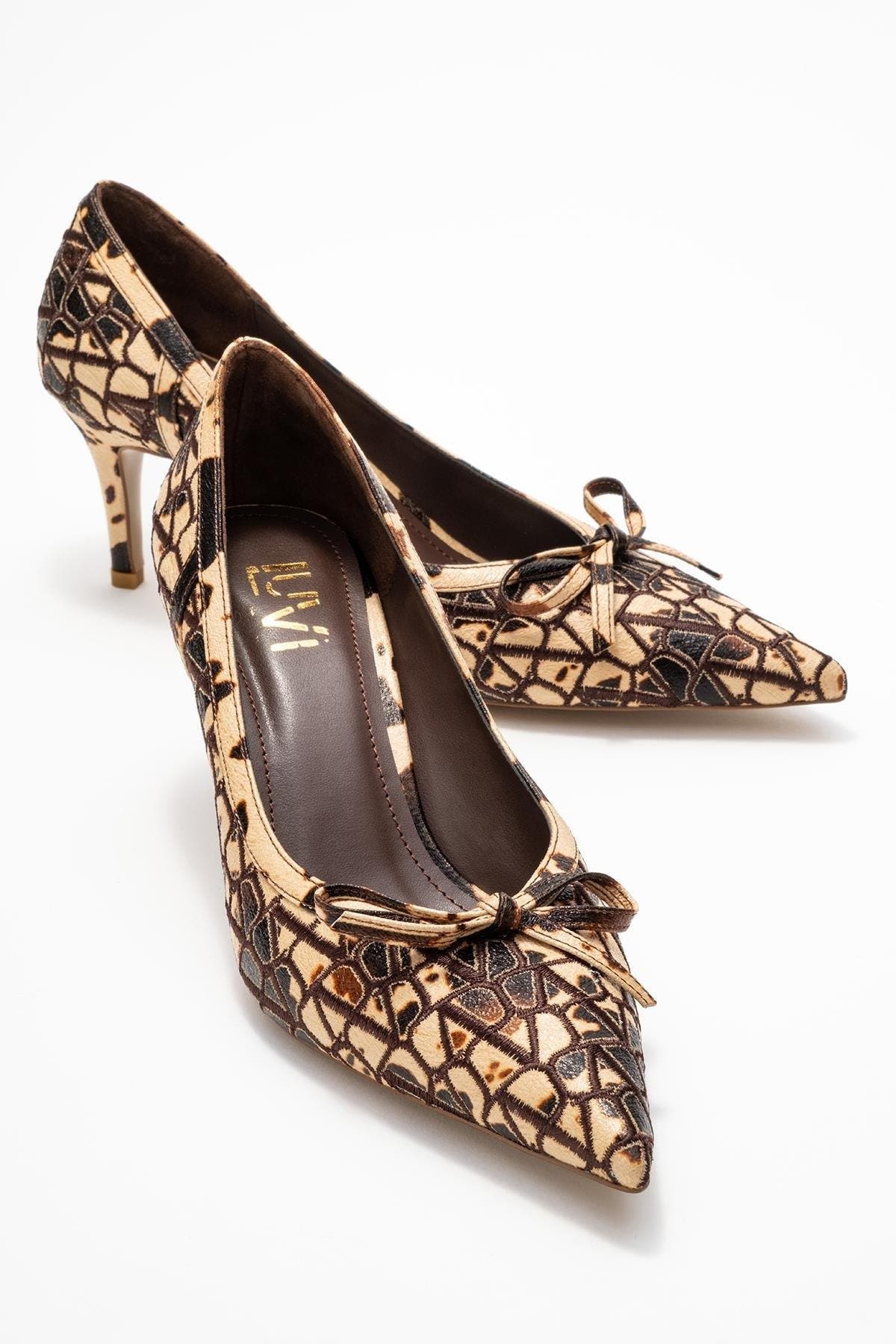 Camden Bow Pointed Toe Pump, Alternate, color, Beige Pattern