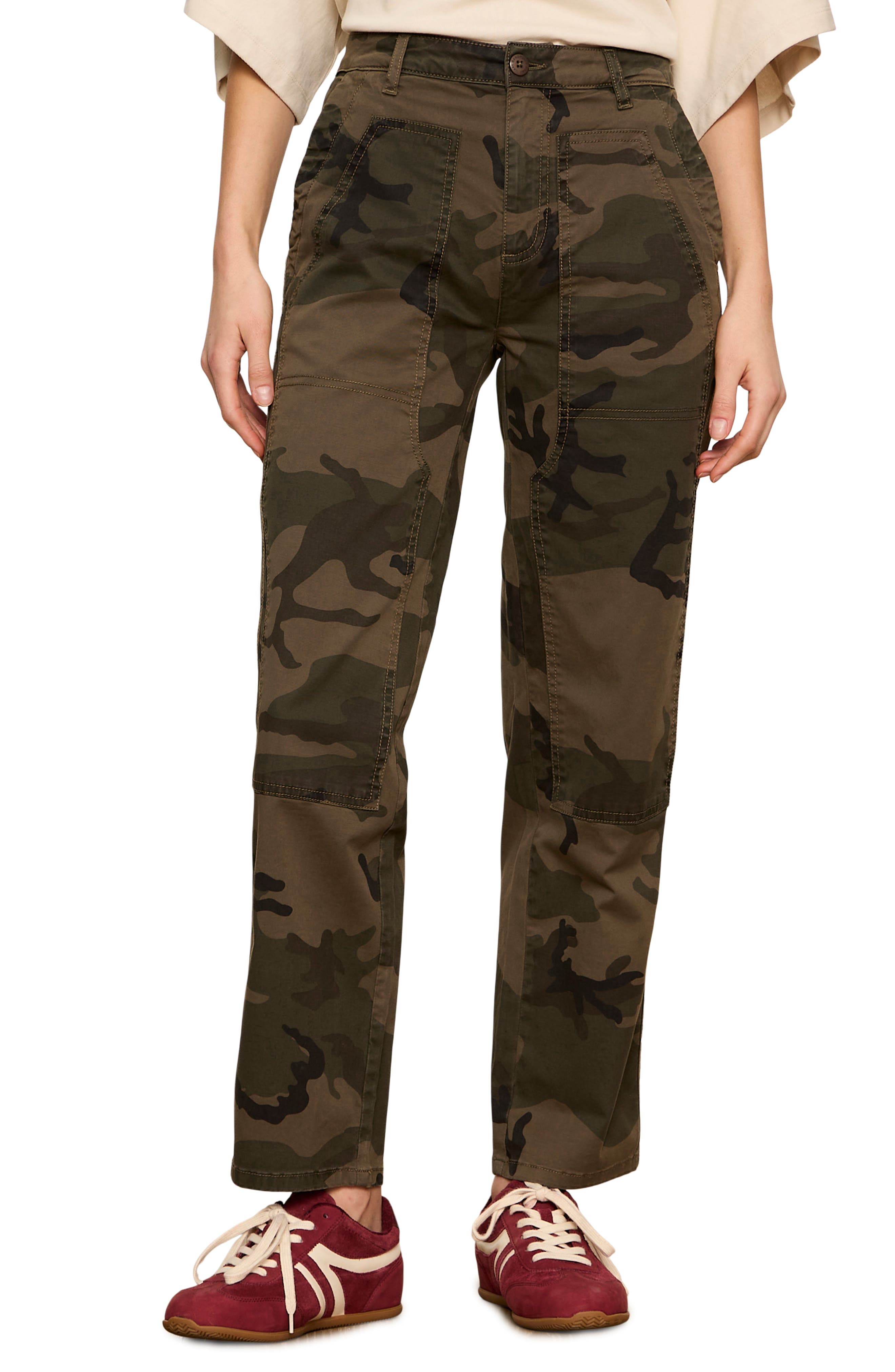 selected HIKER CAMO GREEN