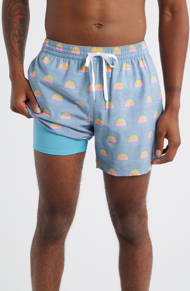 Chubbies Heat Waves Classic 5.5-Inch Swim Trunks, Alternate, color, Dusty Blue