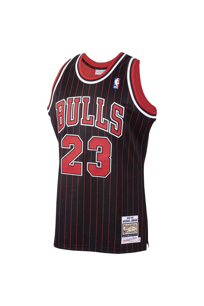 Men's Mitchell & Ness Michael Jordan Black Chicago Bulls 1995/96 Hardwood Classics Authentic Jersey, Alternate, color, Black
