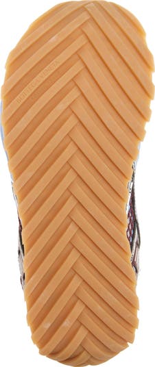 Orbit Low Top Sneaker