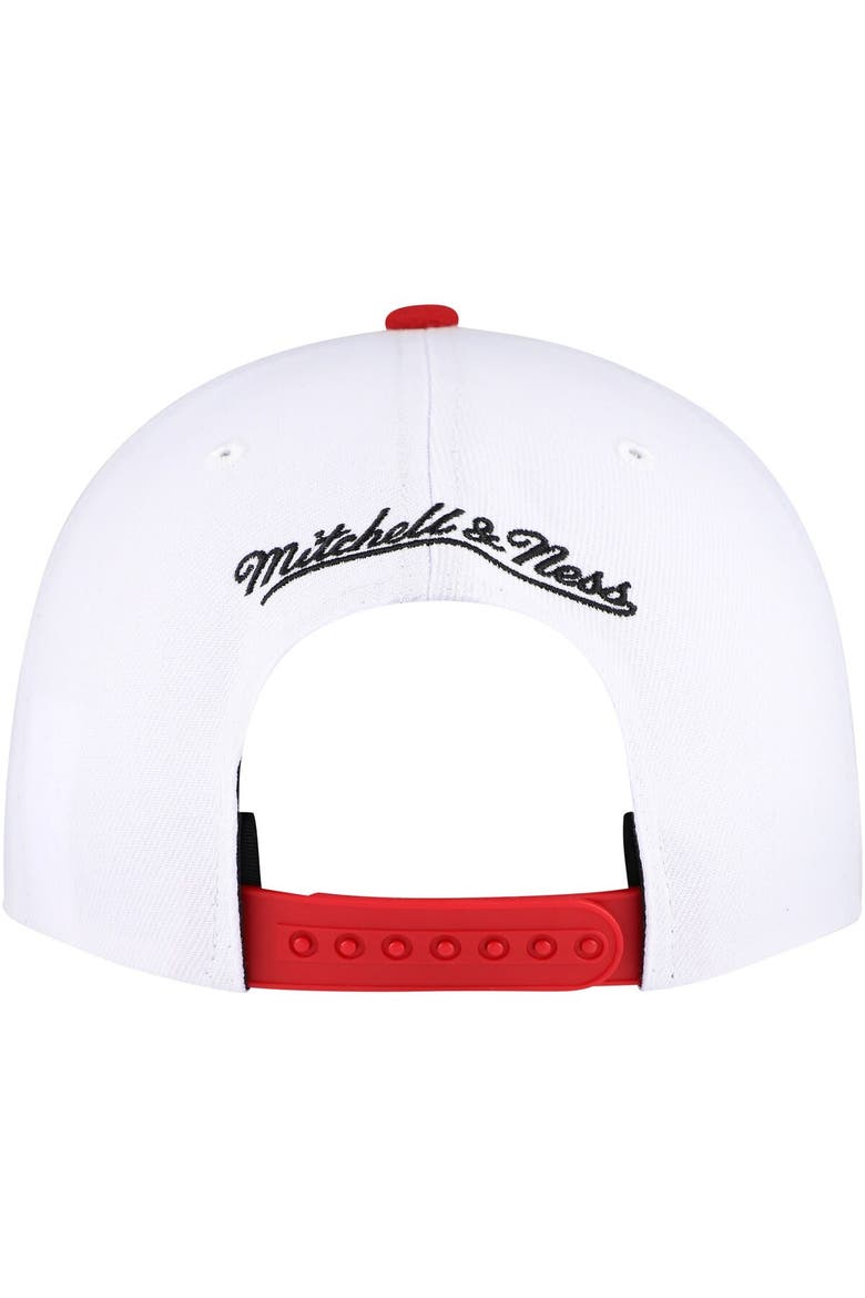 Men's Mitchell & Ness White/Red Chicago Bulls Waverunner Snapback Hat, Alternate, color, White