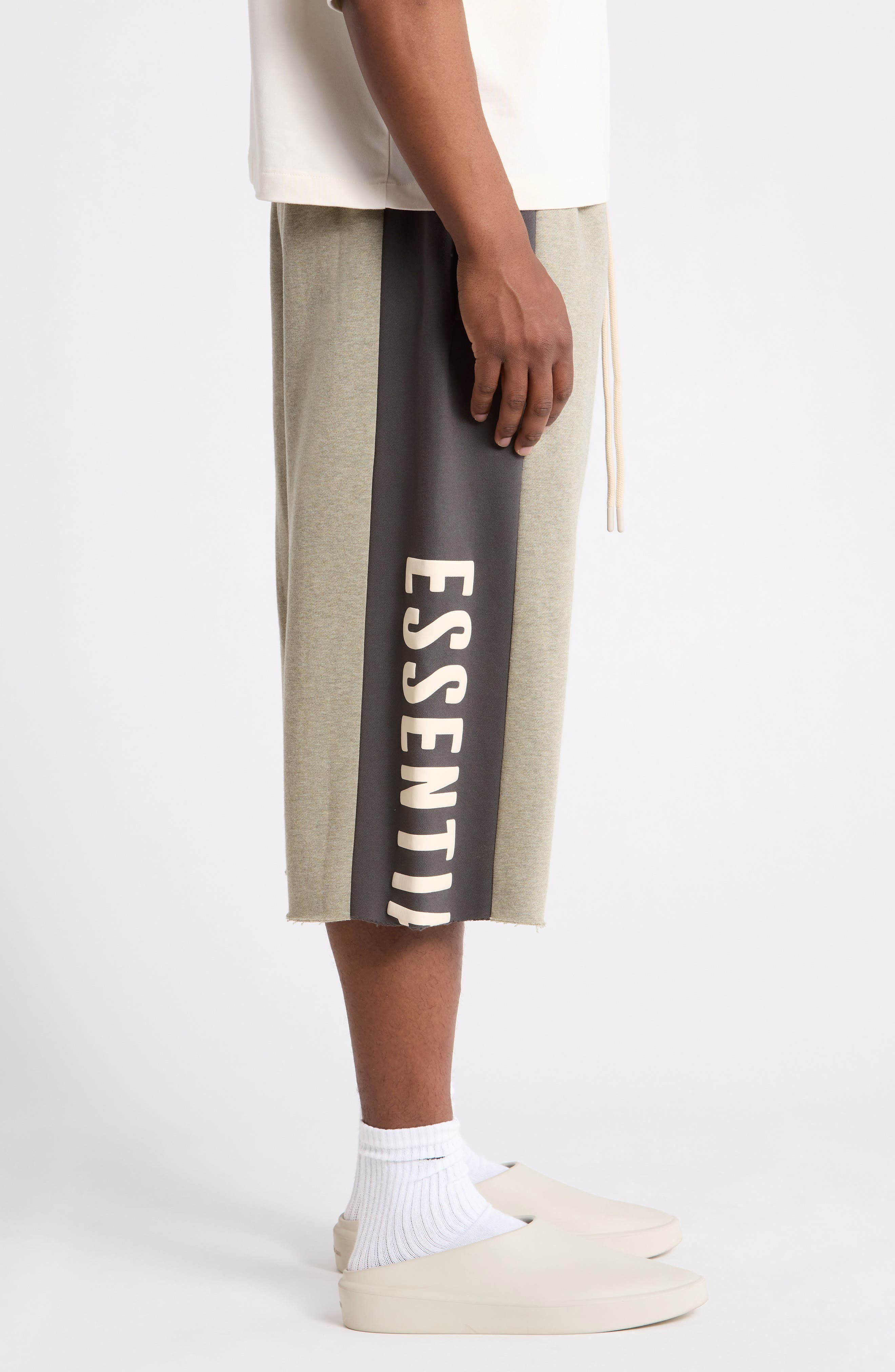 Мужские Fear of God Essentials Panelled Raw Cut Off Sweatpants — фото 3