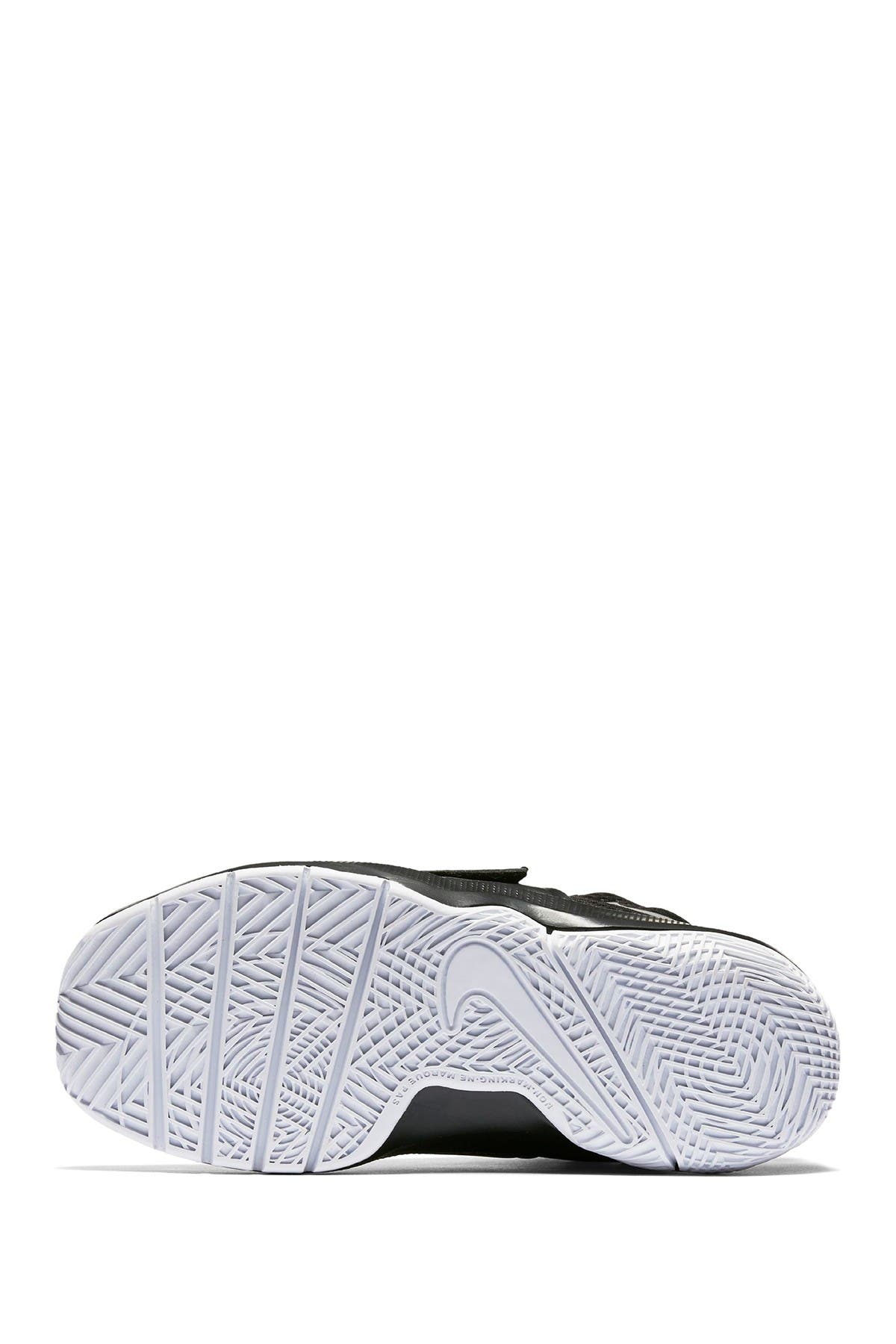 Nike Team Hustle D8 Sneaker, Alternate, color, 