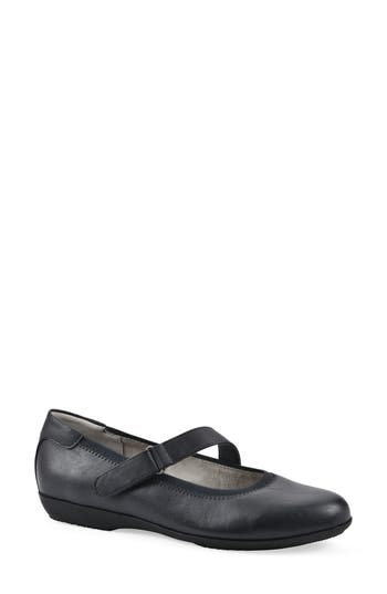 Cliffs By White Mountain Carwen Mary Jane Flat In Black