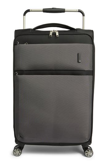 It Luggage Debonair 26-inch Softside Spinner Luggage In Multi