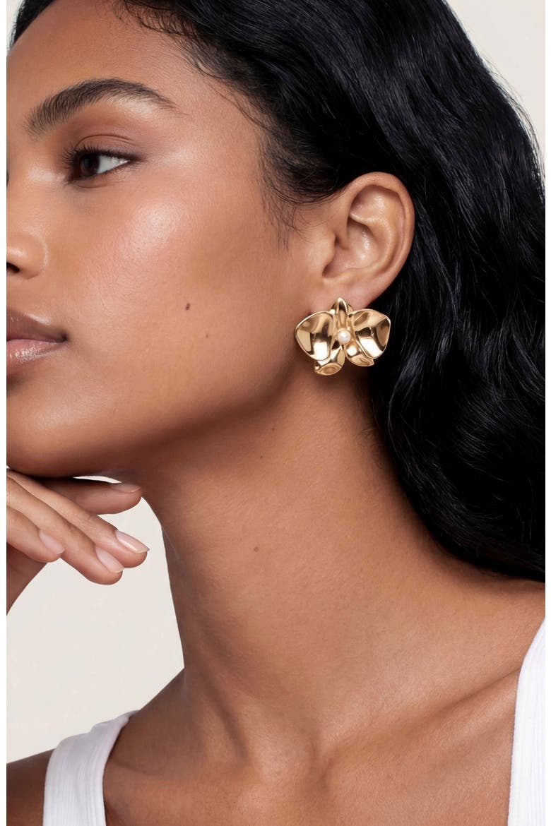 Freshwater Pearl Blossom Stud Earrings, Alternate, color, GOLD/ PEARL