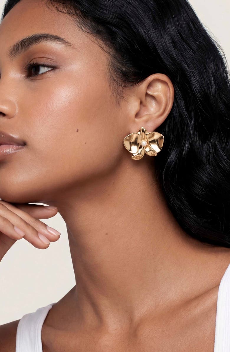 Ettika Freshwater Pearl Blossom Stud Earrings, Alternate, color, Gold/ Pearl