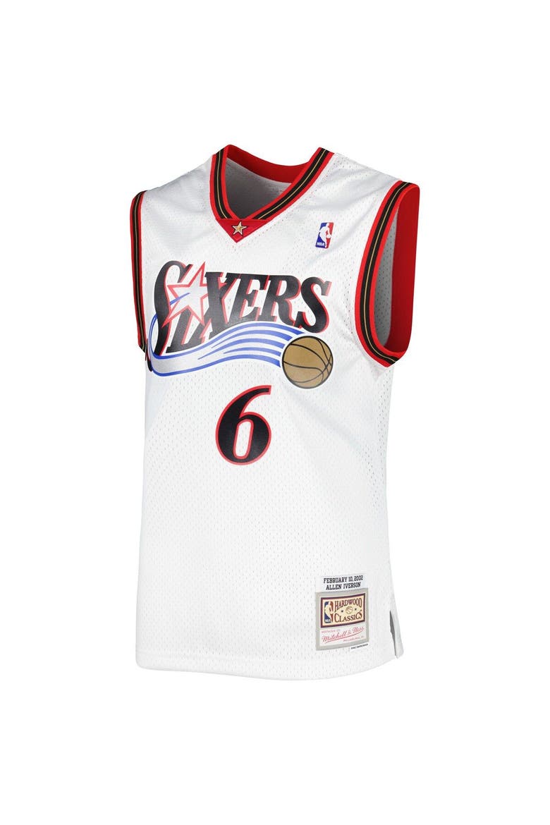 Men's Mitchell & Ness Allen Iverson White Philadelphia 76ers 2001/02 Hardwood Classics Swingman Jersey, Alternate, color, White