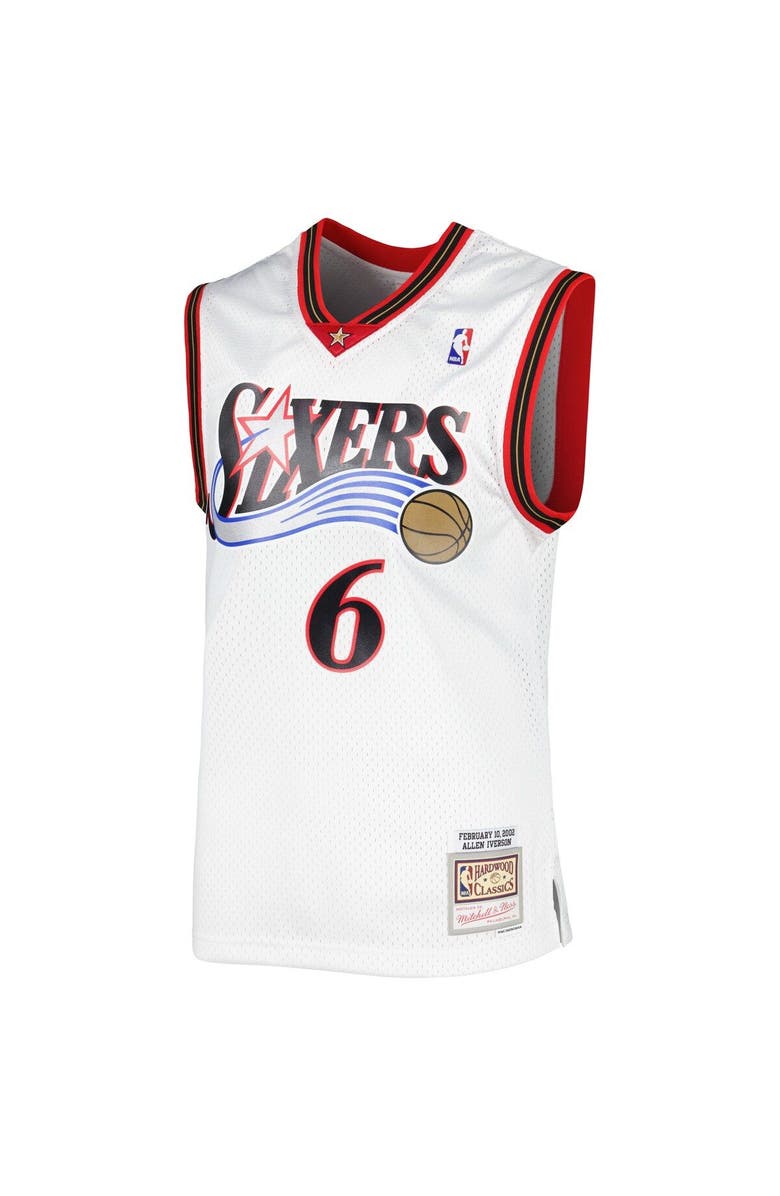 Mitchell & Ness Men's Mitchell & Ness Allen Iverson White Philadelphia 76ers 2001/02 Hardwood Classics Swingman Jersey, Alternate, color, White
