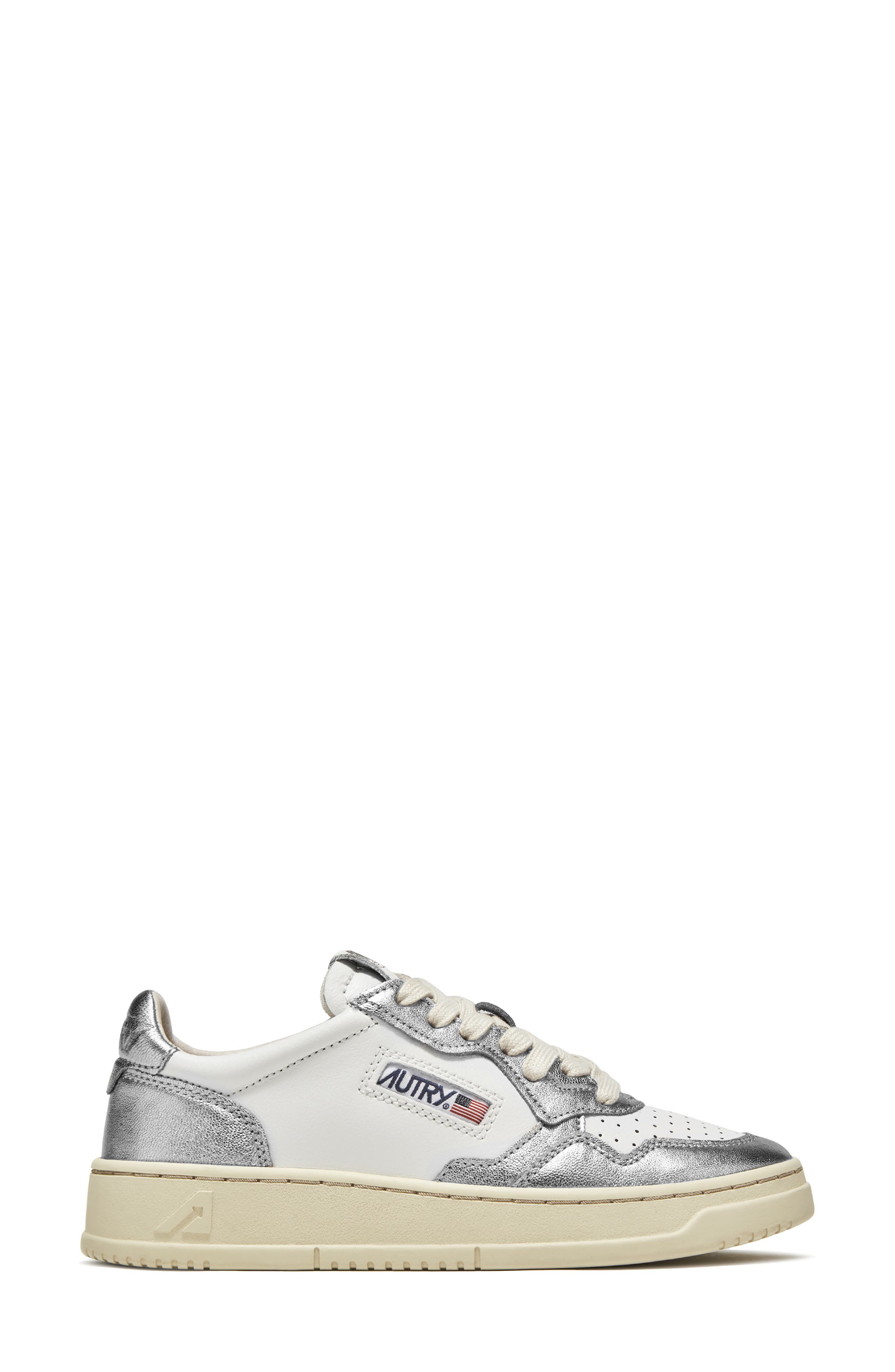 AUTRY Medalist Low Top Sneaker, Alternate, color, Leather White/ Silver