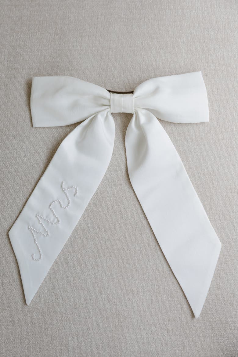 Mrs Pearl Bow, Main, color, White