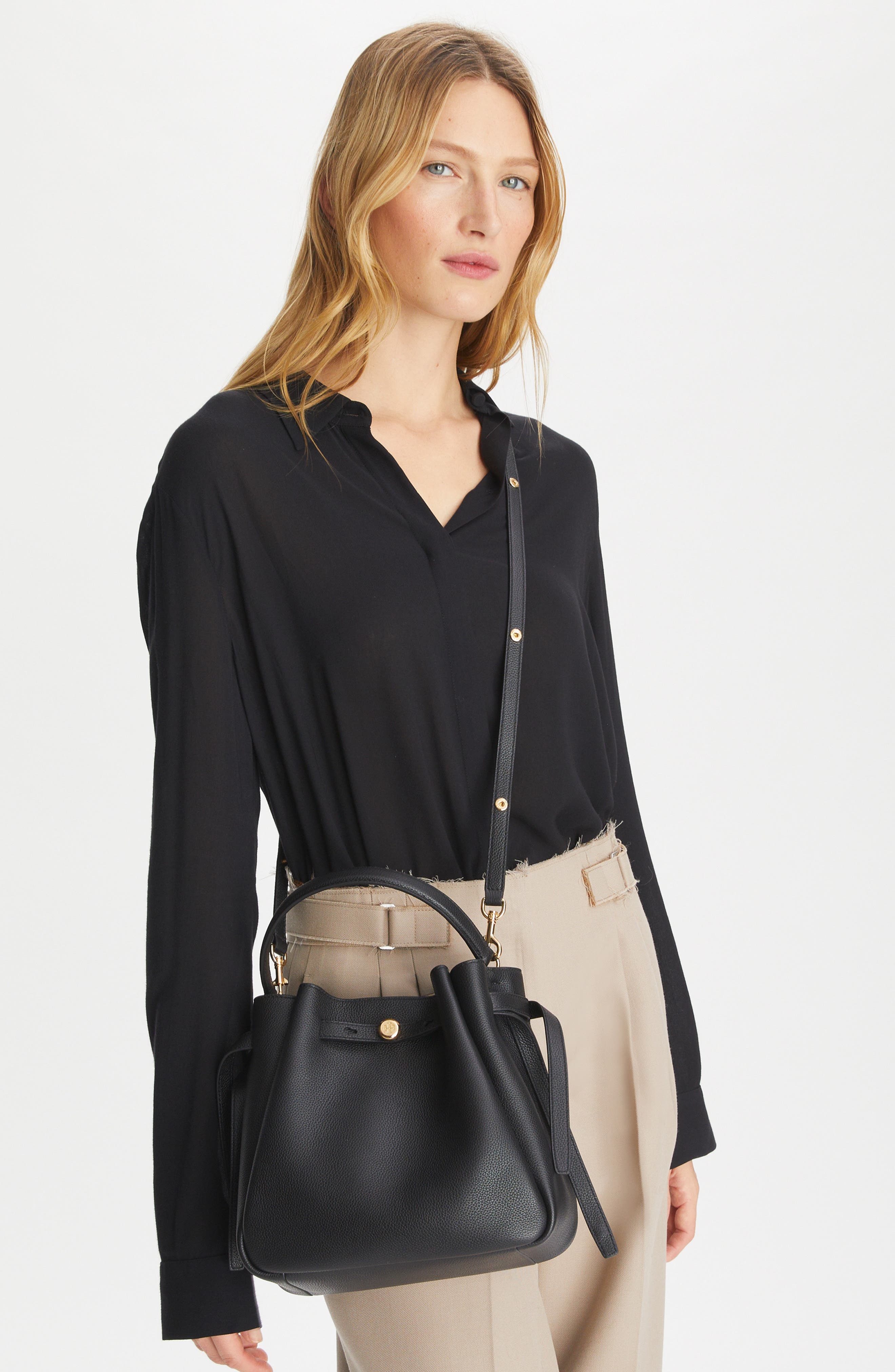 Женские сумки Tory Burch Romy Pebble Leather Bucket Bag — фото 7
