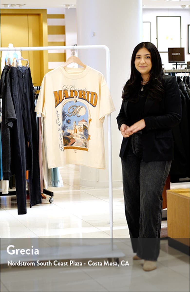 La Casa de Madrid Graphic T-Shirt, sales video thumbnail