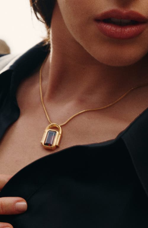 Rc Retro Chic Olympieion Necklace In Gold