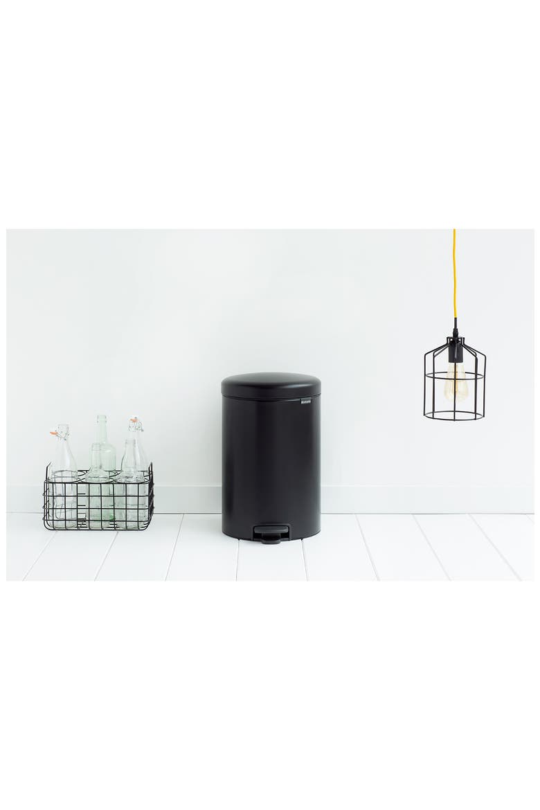 Newicon Step Can 5.3-Gallon Trash Can, Alternate, color, MATTE BLACK