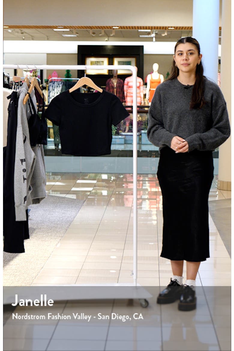 Phoenix Fleece Short Sleeve Crop Sweatshirt video