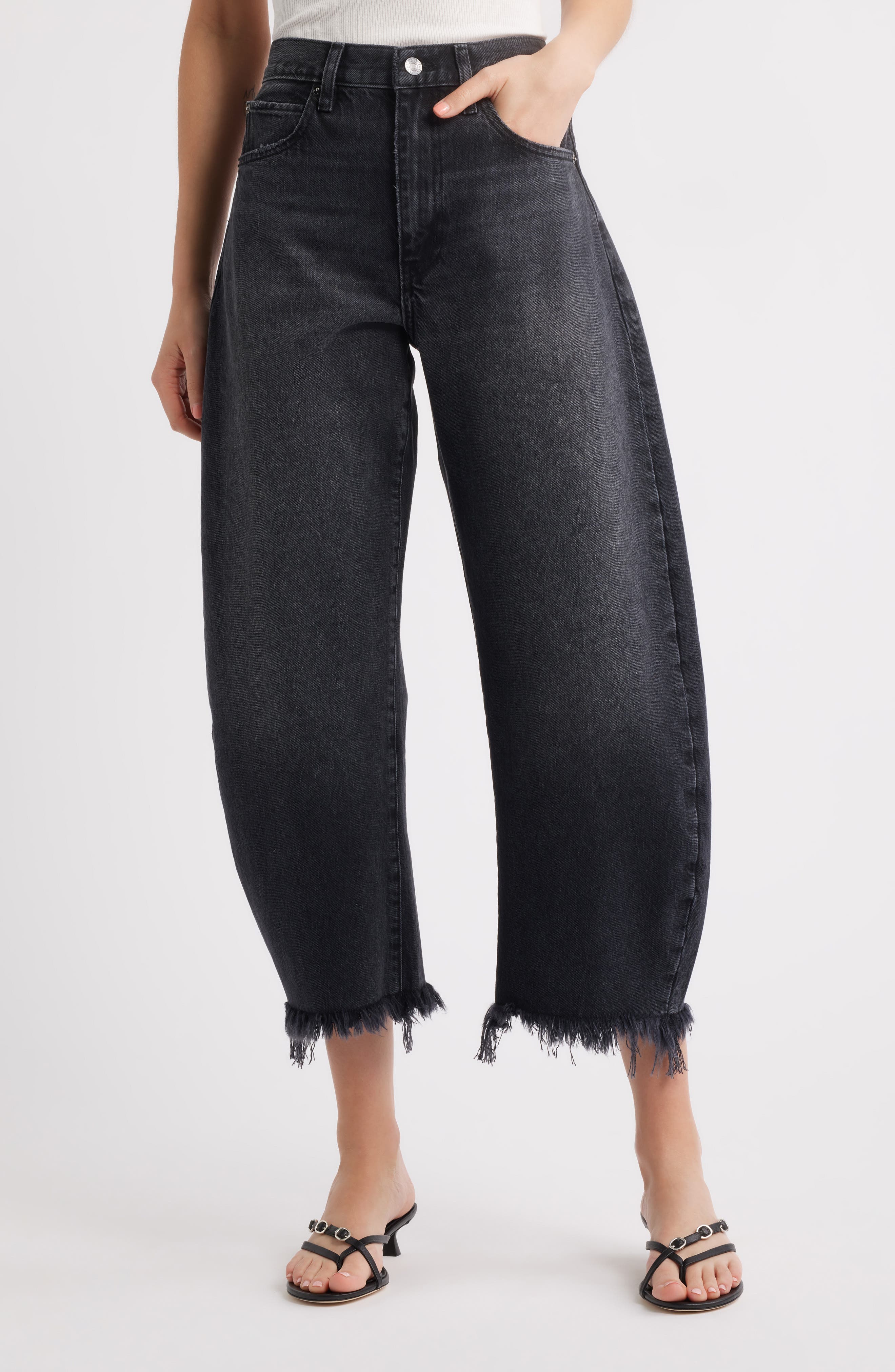 FRAME The Bubble Raw Hem Crop Baggy Jeans